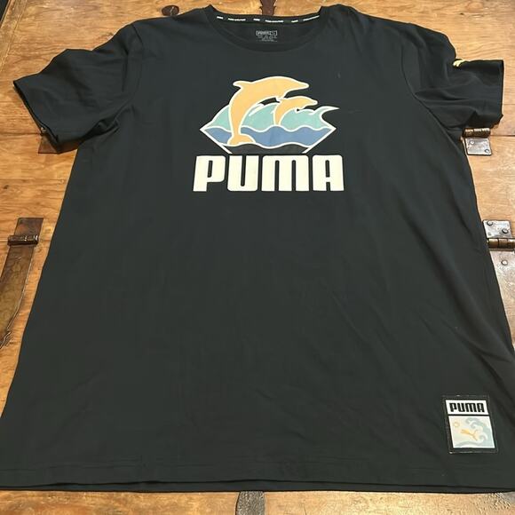 Mens Puma PINK + Dolphin Black Dolphin and Wave T-shirt Size X-Large - Picture 1 of 5